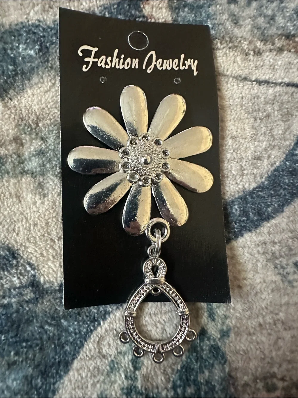 Magnet Badge Holder Fashion Jewelry Silver Flower Brooch with Decorative Drop